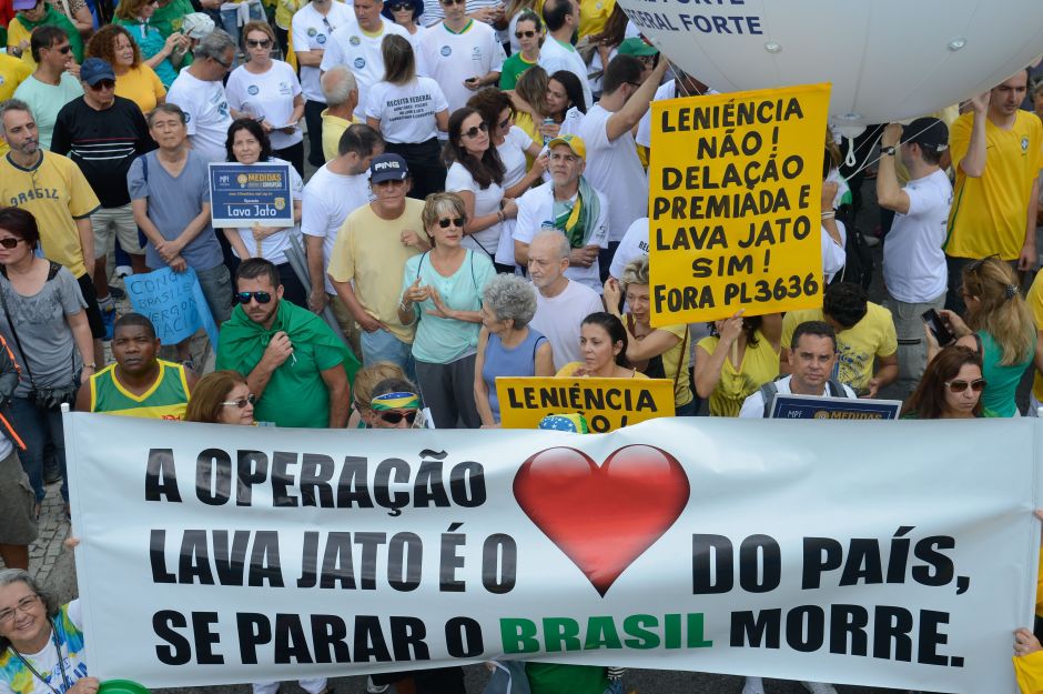 Manifestação_em_favor_da_operação_Lava_Jato,_dezembro_de_2016